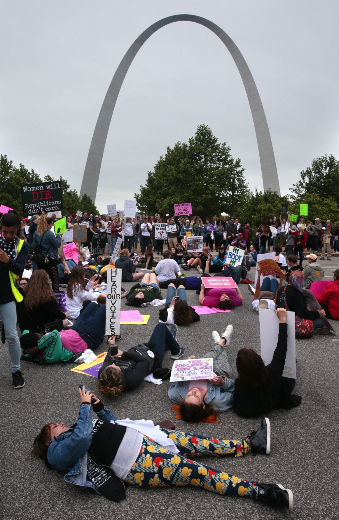 Hundreds rally for abortion rights, against near-total ban